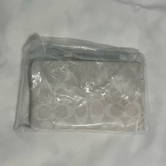 🟡 Coach Large Corner Zip Wristlet In Signature Canvas - Picture 4 of 4